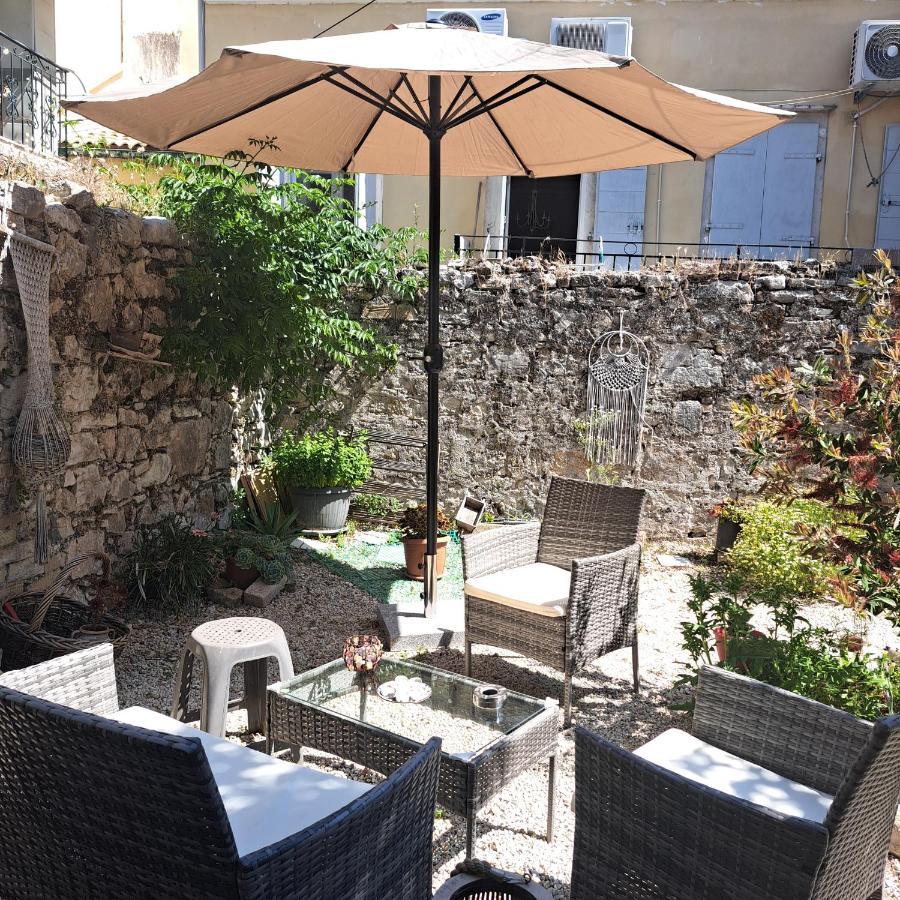Apartment Luxury Family House With Backyard Mantouki
