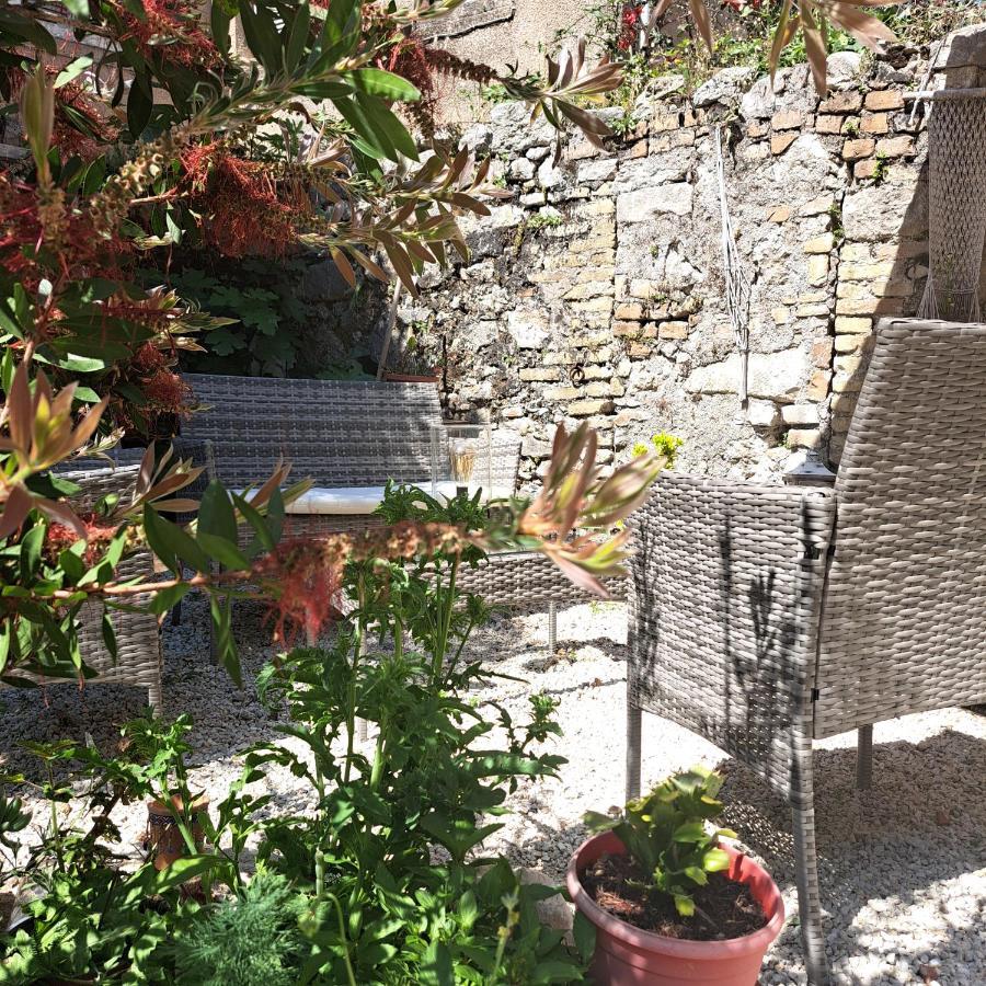 Apartment Luxury Family House With Backyard Mantouki